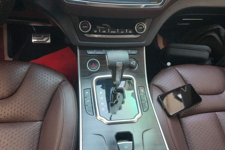 Used Land X7 2015 2.0T Panoramic Prestige Edition Gear Lever