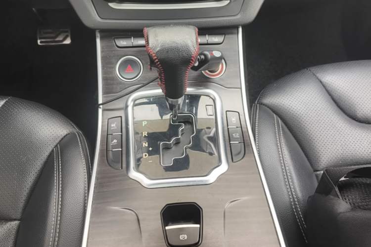 Used Land X7 2015 2.0T Panoramic Prestige Edition Gear Lever
