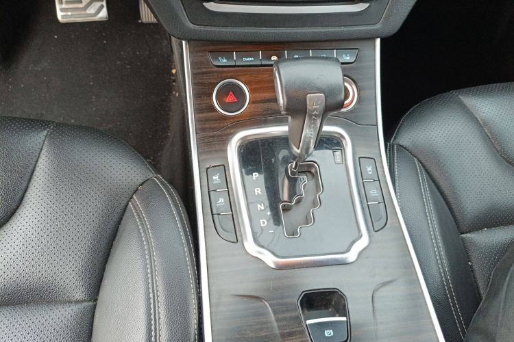 Used Land X7 2015 2.0T Panoramic Prestige Edition Gear Lever