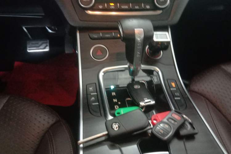 Used Land X7 2015 2.0T Panoramic Prestige Edition Gear Lever