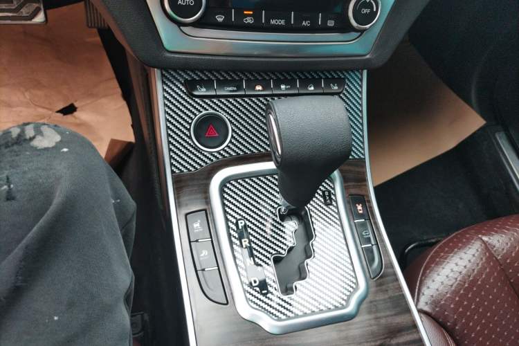 Used Land X7 2015 2.0T Panoramic Prestige Edition Gear Lever