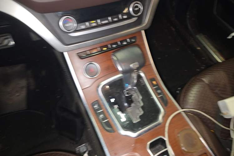 Used Land X7 2015 2.0T Panoramic Prestige Edition Gear Lever