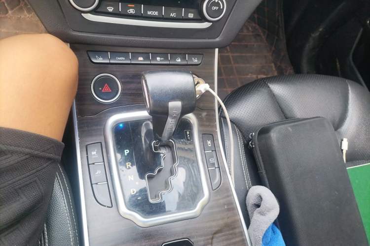 Used Land X7 2015 2.0T Panoramic Prestige Edition Gear Lever