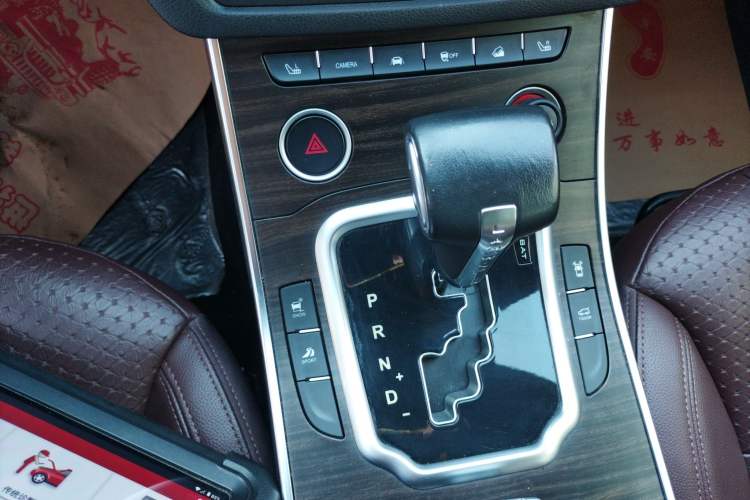 Used Land X7 2015 2.0T Panoramic Prestige Edition Gear Lever