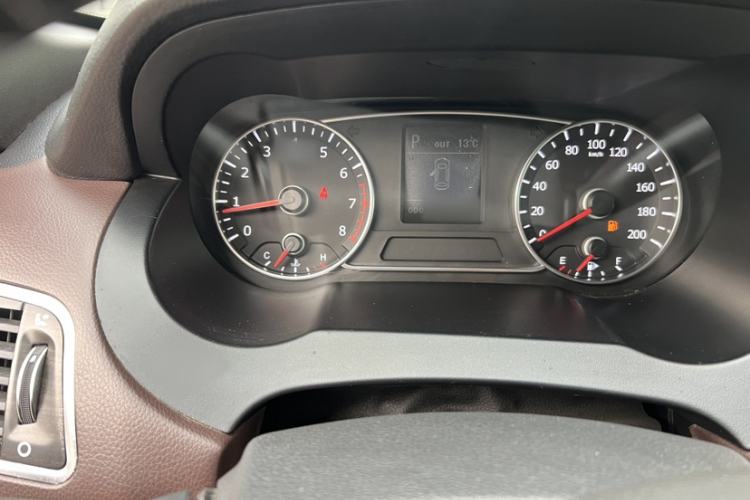 Used Land X7 2015 2.0T Panoramic Prestige Edition Interior 2
