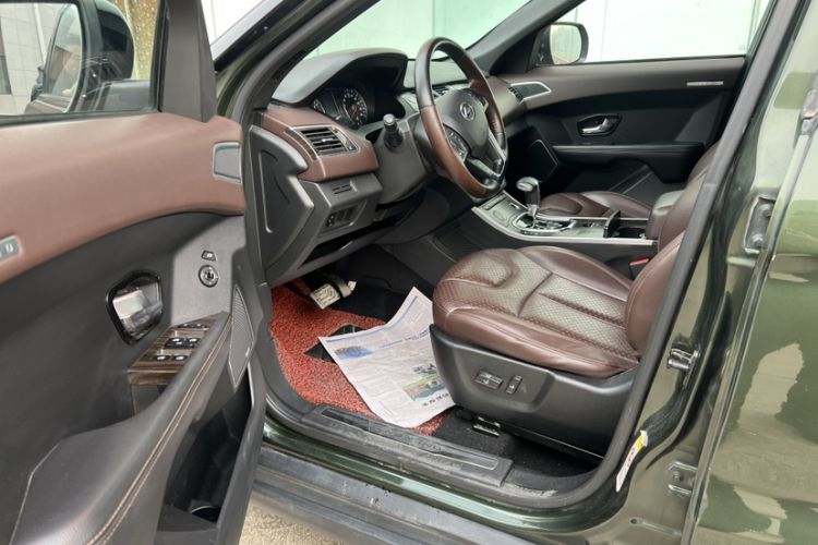 Used Land X7 2015 2.0T Panoramic Prestige Edition Interior 3