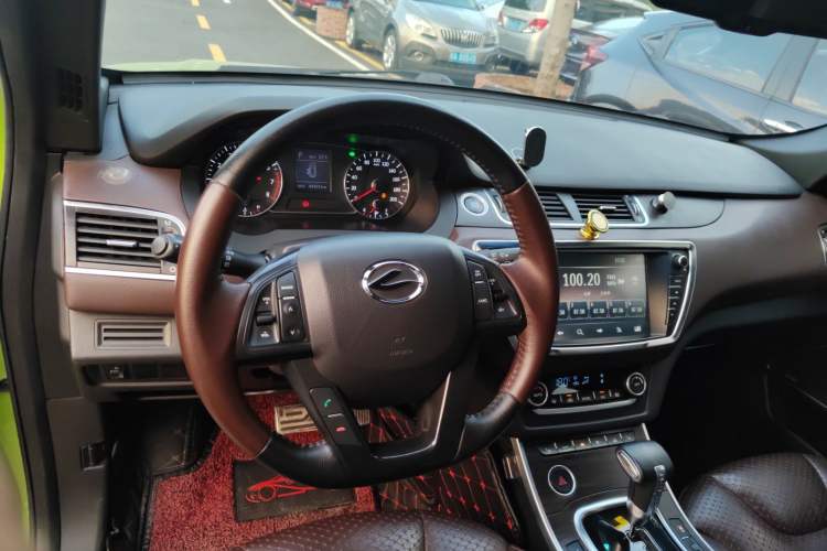Used Land X7 2015 2.0T Panoramic Prestige Edition Interior 5
