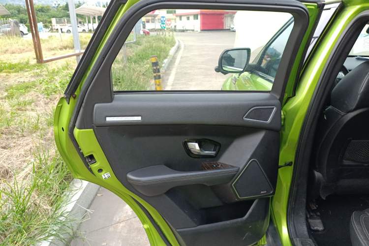 Used Land X7 2015 2.0T Panoramic Prestige Edition Interior 8