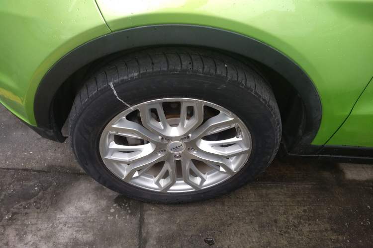 Used Land X7 2015 2.0T Panoramic Prestige Edition Left Front Wheel Hub