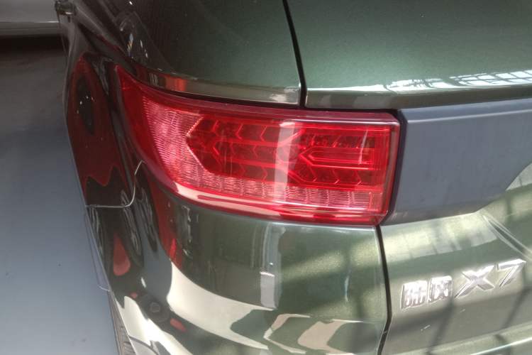 Used Land X7 2015 2.0T Panoramic Prestige Edition Left Rear Taillight