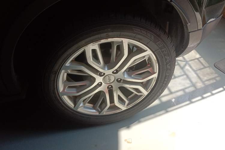 Used Land X7 2015 2.0T Panoramic Prestige Edition Left Rear Wheel Hub