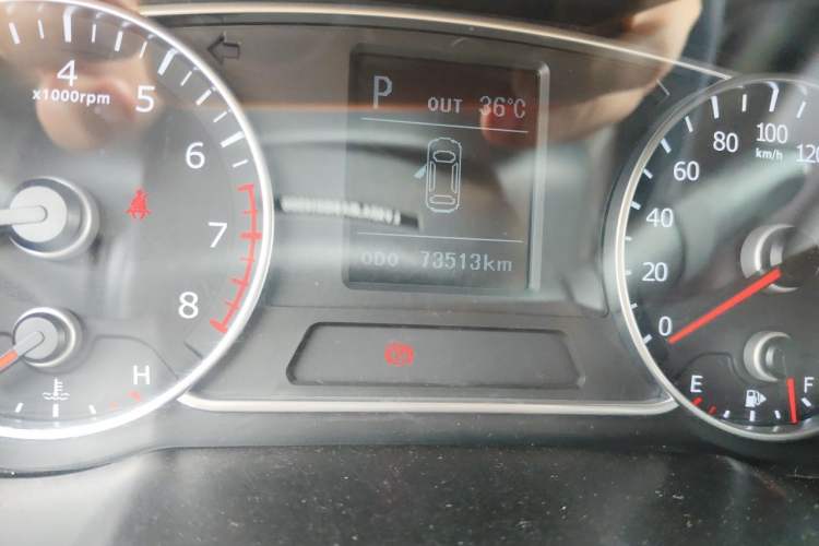 Used Land X7 2015 2.0T Panoramic Luxury Edition Odometer Close Up