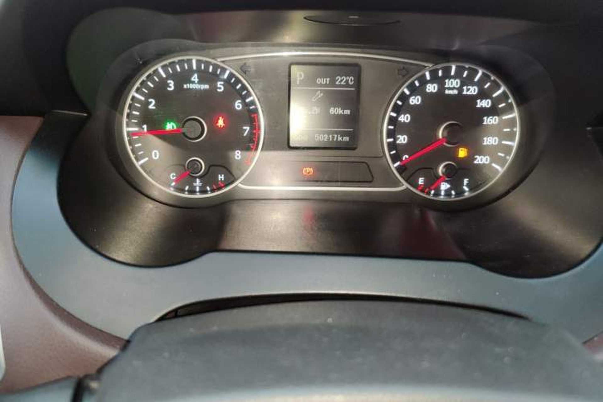 Used Land X7 2015 2.0T Panoramic Prestige Edition Odometer Close Up
