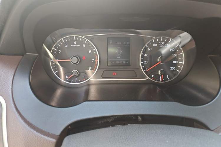 Used Land X7 2015 2.0T Panoramic Prestige Edition Odometer Close Up