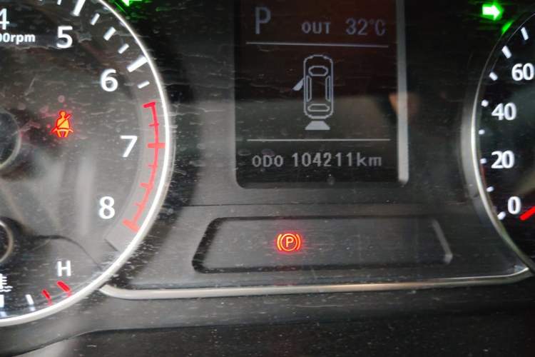 Used Land X7 2015 2.0T Panoramic Prestige Edition Odometer Close Up