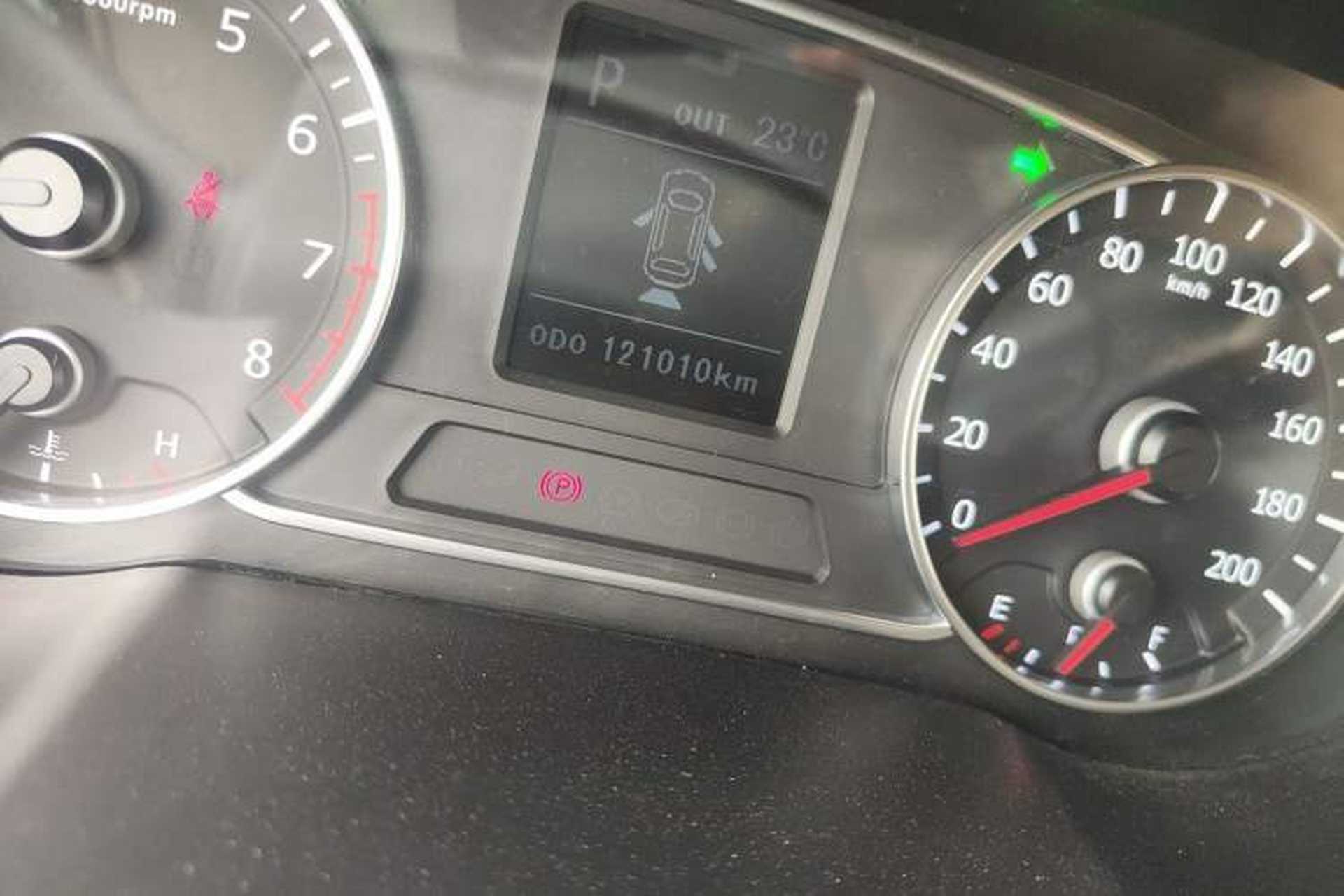 Used Land X7 2015 2.0T Panoramic Prestige Edition Odometer Close Up