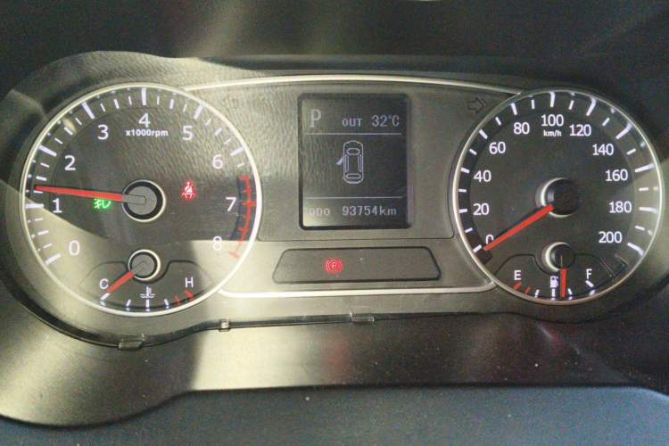 Used Land X7 2015 2.0T Panoramic Prestige Edition Odometer Close Up