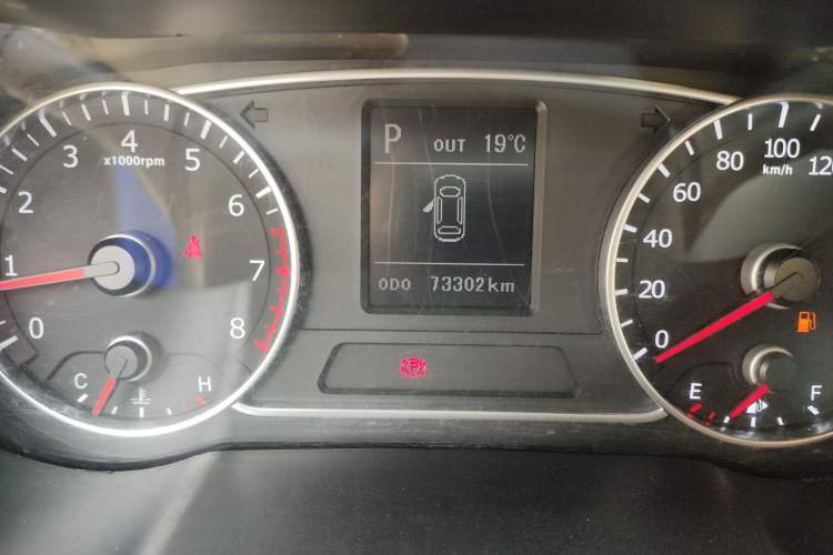 Used Land X7 2015 2.0T Panoramic Luxury Edition Odometer Close Up
