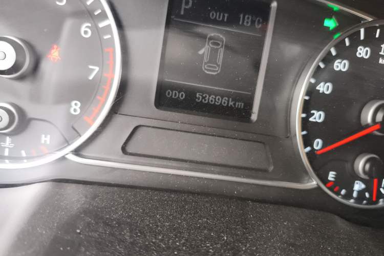 Used Land X7 2015 2.0T Panoramic Prestige Edition Odometer Close Up