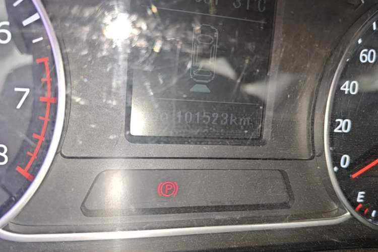 Used Land X7 2015 2.0T Panoramic Luxury Edition Odometer Close Up