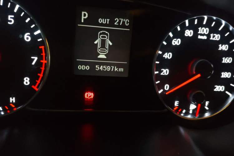 Used Land X7 2015 2.0T Panoramic Prestige Edition Odometer Close Up