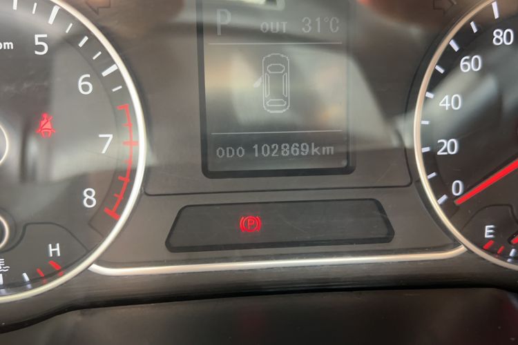 Used Land X7 2015 2.0T Panoramic Prestige Edition Odometer Close Up