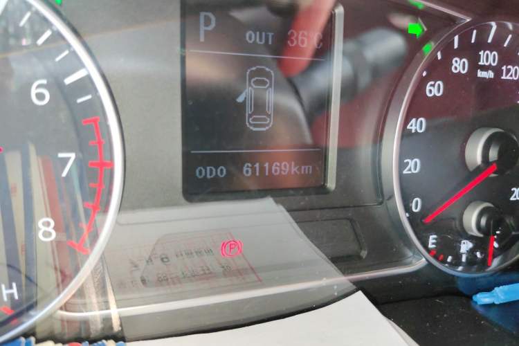 Used Land X7 2015 2.0T Panoramic Flagship Edition Odometer Close Up