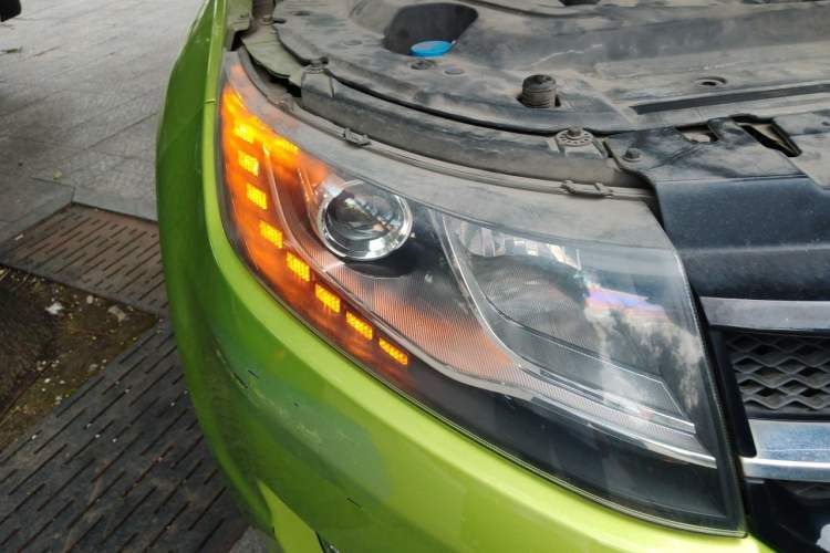 Used Land X7 2015 2.0T Panoramic Prestige Edition Right Front Headlight