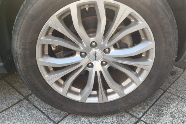 Used Land X7 2015 2.0T Panoramic Prestige Edition Right Front Wheel Hub