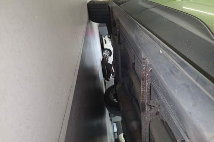 Used Land X7 2015 2.0T Panoramic Prestige Edition Right Side Sill