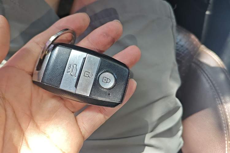 Used Land X7 2015 2.0T Panoramic Luxury Edition Vehicle Key