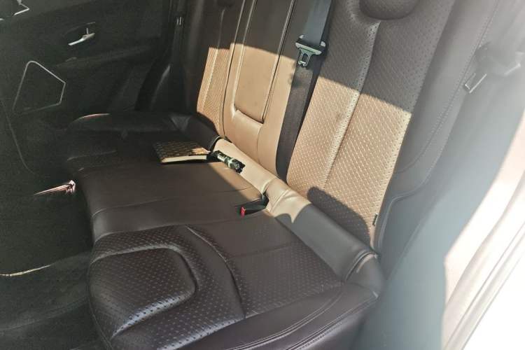 Used Land X7 2015 2.0T Panoramic Prestige Edition Left Rear Seat