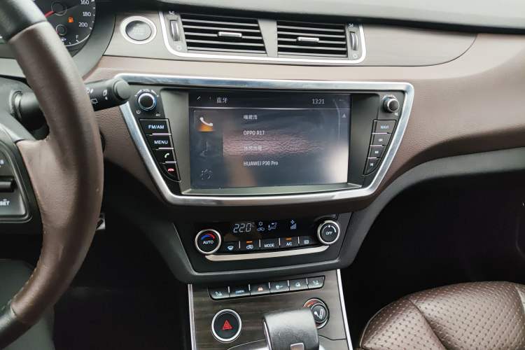 Used Land X7 2015 2.0T Panoramic Prestige Edition Audio And AC Panel
