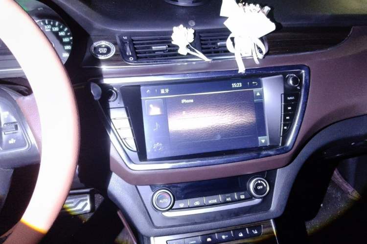 Used Land X7 2015 2.0T Panoramic Prestige Edition Audio And AC Panel