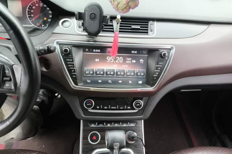 Used Land X7 2015 2.0T Panoramic Prestige Edition Audio And AC Panel