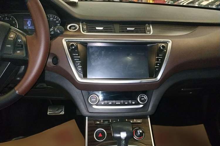 Used Land X7 2015 2.0T Panoramic Flagship Edition Audio And AC Panel