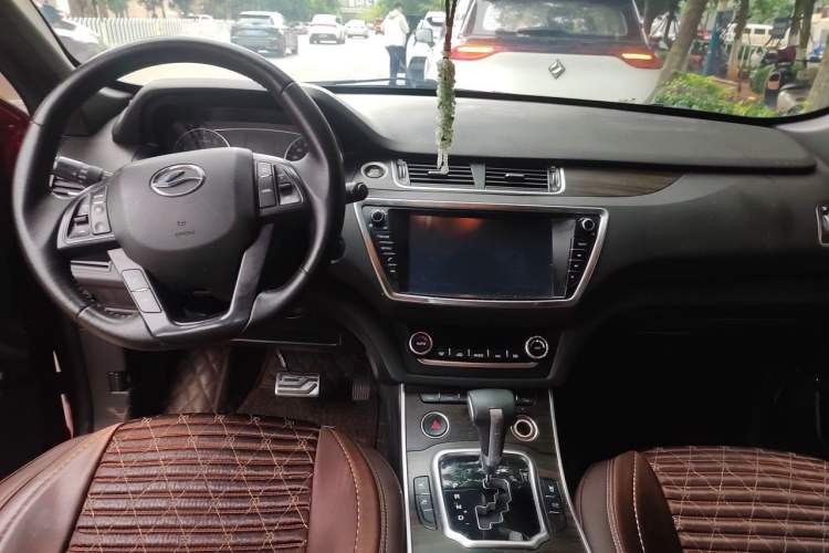 Used Land X7 2015 2.0T Panoramic Prestige Edition Center Console