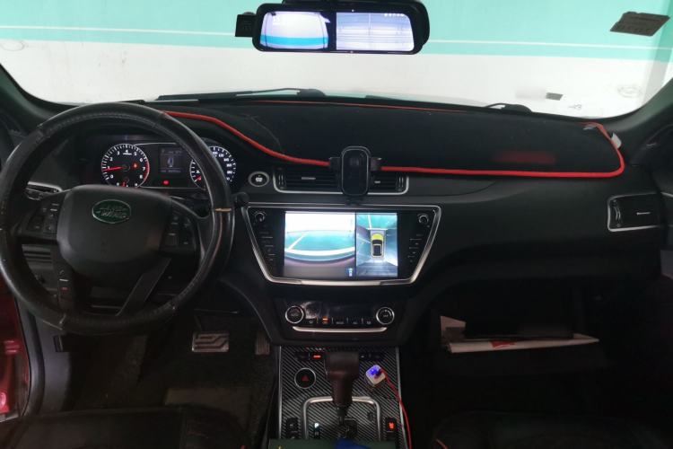 Used Land X7 2015 2.0T Panoramic Prestige Edition Center Console