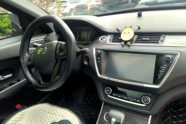 Used Land X7 2015 2.0T Panoramic Luxury Edition Center Console