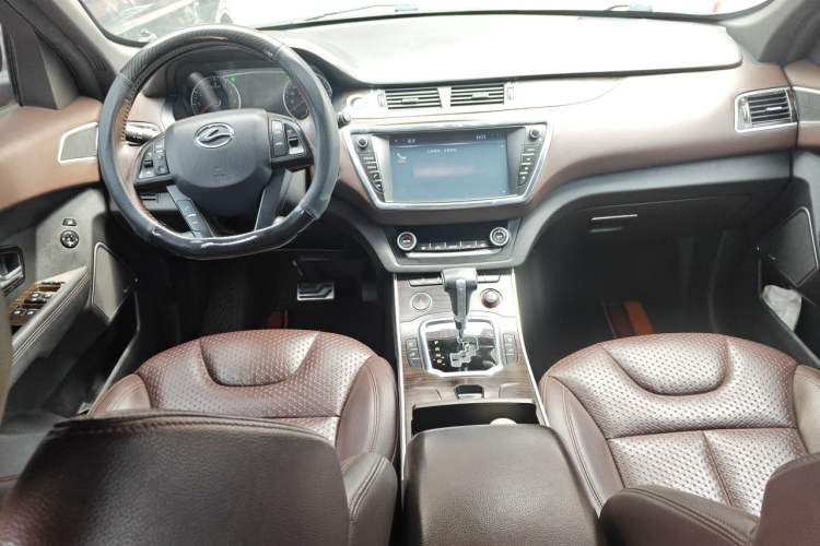 Used Land X7 2015 2.0T Panoramic Prestige Edition Center Console