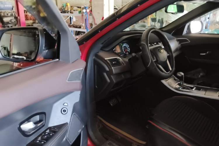 Used Land X7 2015 2.0T Panoramic Prestige Edition Driver Seat