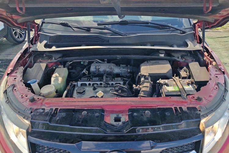 Used Land X7 2015 2.0T Panoramic Luxury Edition Engine Bay