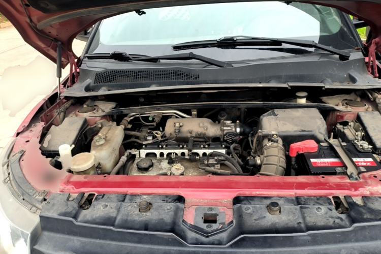 Used Land X7 2015 2.0T Panoramic Luxury Edition Engine Bay