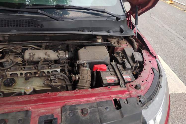 Used Land X7 2015 2.0T Panoramic Prestige Edition Engine Bay Left