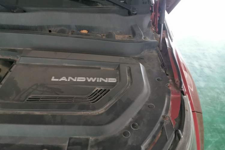 Used Land X7 2015 2.0T Panoramic Prestige Edition Engine Bay Left