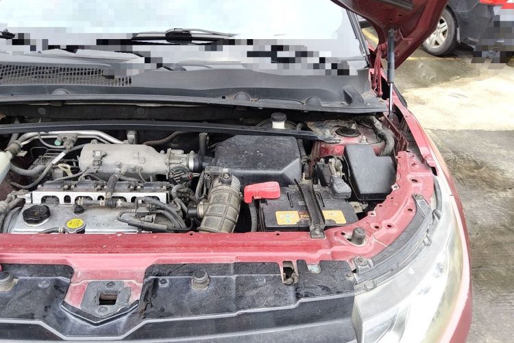 Used Land X7 2015 2.0T Panoramic Prestige Edition Engine Bay Left