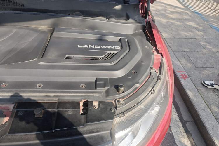 Used Land X7 2015 2.0T Panoramic Prestige Edition Engine Bay Left