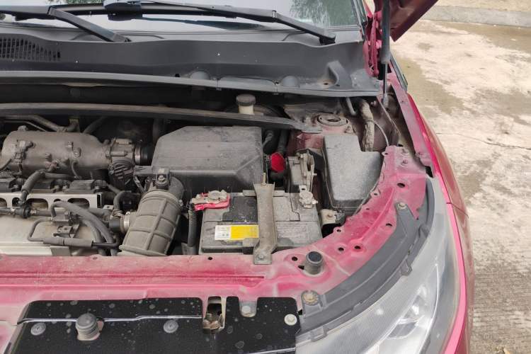 Used Land X7 2015 2.0T Panoramic Flagship Edition Engine Bay Left