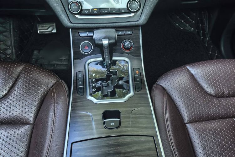 Used Land X7 2015 2.0T Panoramic Prestige Edition Gear Lever