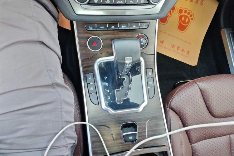Used Land X7 2015 2.0T Panoramic Luxury Edition Gear Lever